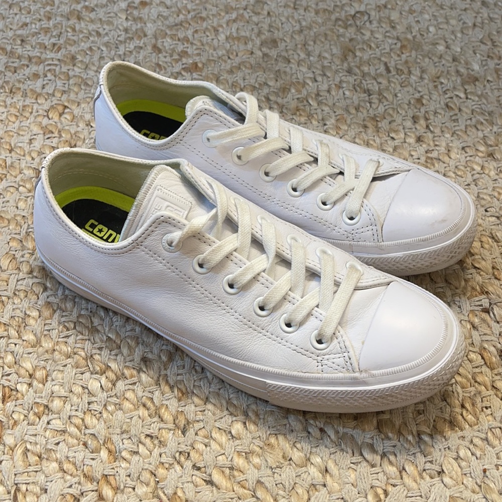 Converse Chuck Taylor leather low tops Sz 9.5